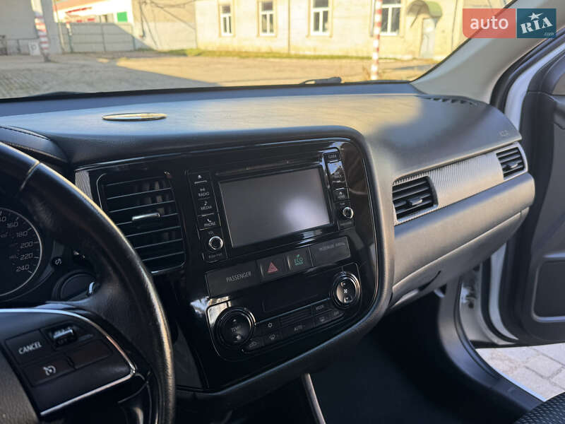 Внедорожник / Кроссовер Mitsubishi Outlander 2016 в Ковеле фото 42 Внедорожник / Кроссовер Mitsubishi Outlander 2016 в Ковеле