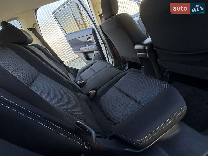 Внедорожник / Кроссовер Mitsubishi Outlander 2016 в Ковеле фото 52 Внедорожник / Кроссовер Mitsubishi Outlander 2016 в Ковеле