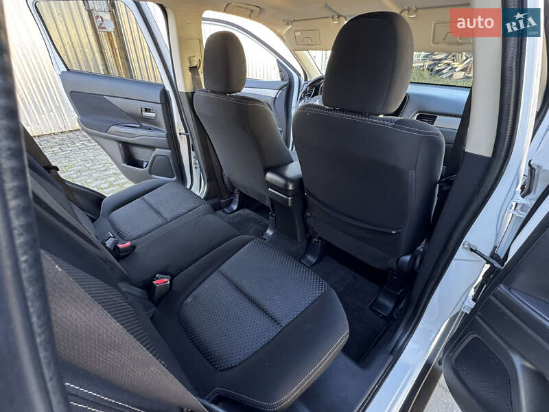 Внедорожник / Кроссовер Mitsubishi Outlander 2016 в Ковеле фото 53 Внедорожник / Кроссовер Mitsubishi Outlander 2016 в Ковеле