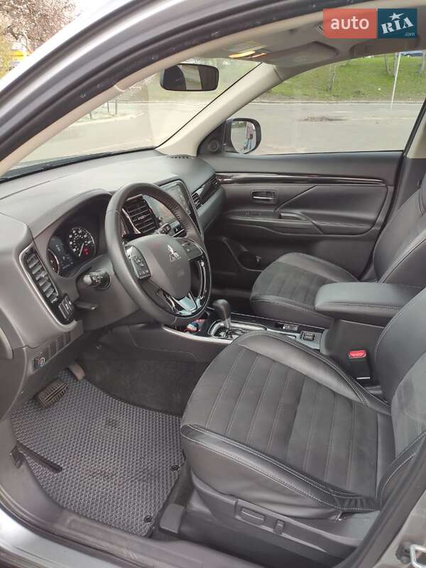 Позашляховик / Кросовер Mitsubishi Outlander 2019 в Києві фото 7 Позашляховик / Кросовер Mitsubishi Outlander 2019 в Києві