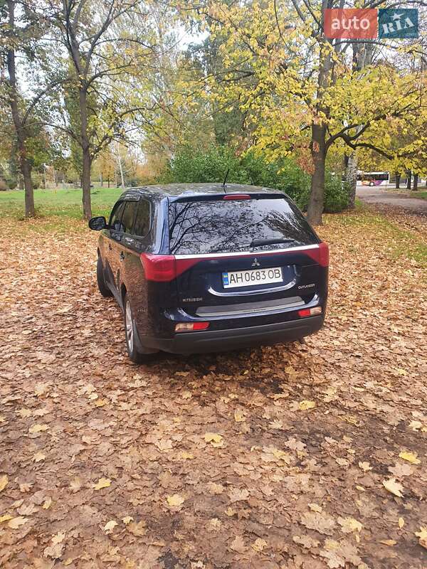 Внедорожник / Кроссовер Mitsubishi Outlander 2013 в Кривом Роге