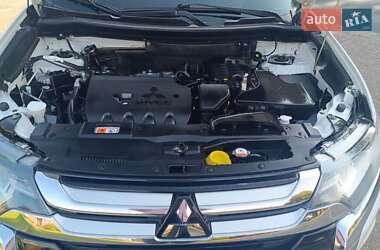 Внедорожник / Кроссовер Mitsubishi Outlander 2015 в Львове