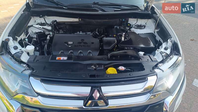 Внедорожник / Кроссовер Mitsubishi Outlander 2015 в Львове фото 6 Внедорожник / Кроссовер Mitsubishi Outlander 2015 в Львове