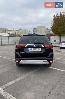 Позашляховик / Кросовер Mitsubishi Outlander 2020 в  фото 6 Позашляховик / Кросовер Mitsubishi Outlander 2020 в