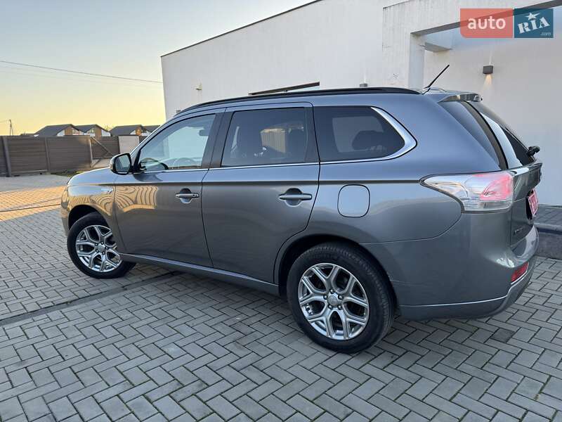 Позашляховик / Кросовер Mitsubishi Outlander 2014 в Луцьку
