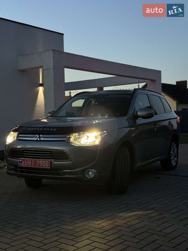 Позашляховик / Кросовер Mitsubishi Outlander 2014 в Луцьку
