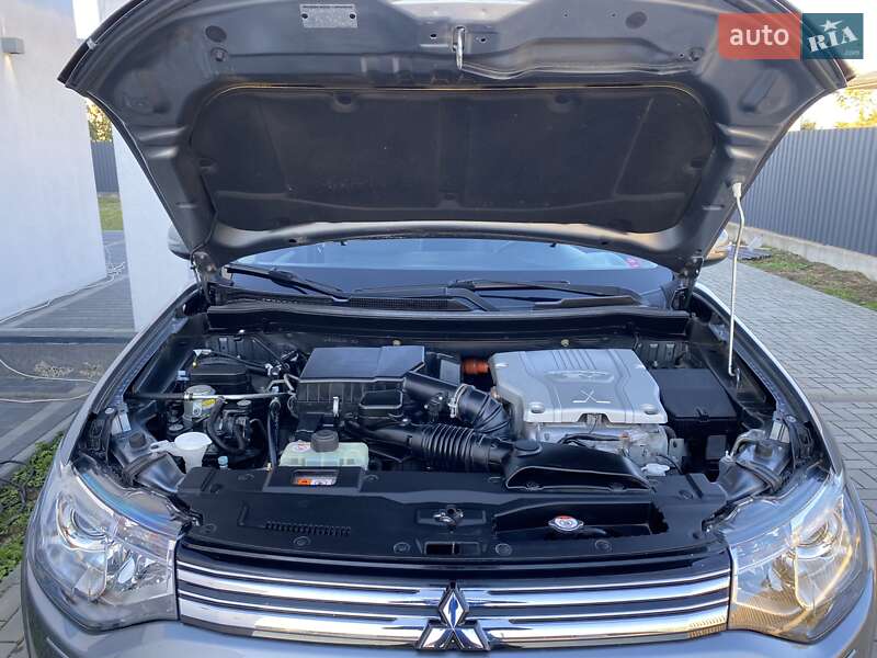 Позашляховик / Кросовер Mitsubishi Outlander 2014 в Луцьку