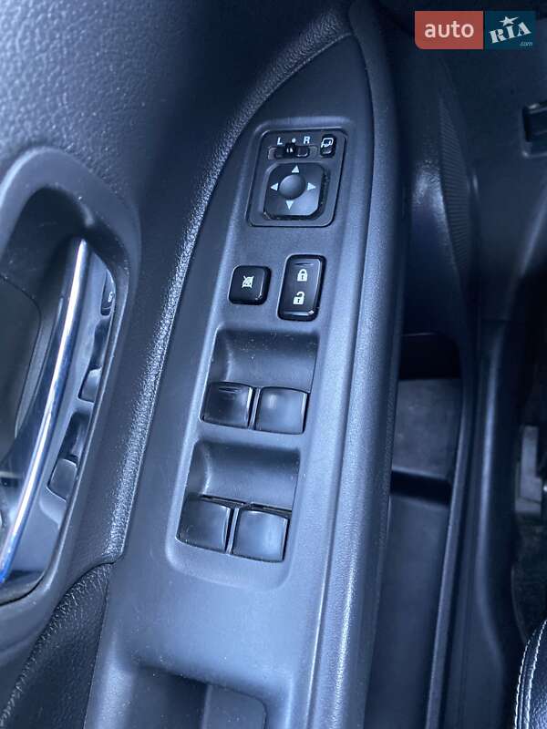 Позашляховик / Кросовер Mitsubishi Outlander 2014 в Луцьку