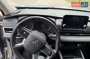 Позашляховик / Кросовер Mitsubishi Outlander 2021 в  фото 20 Позашляховик / Кросовер Mitsubishi Outlander 2021 в