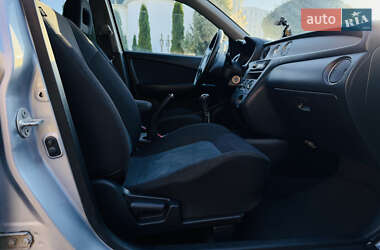 Позашляховик / Кросовер Mitsubishi Outlander 2006 в  фото 29 Позашляховик / Кросовер Mitsubishi Outlander 2006 в