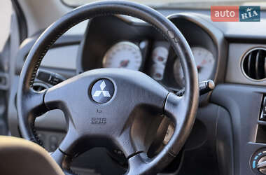 Позашляховик / Кросовер Mitsubishi Outlander 2006 в  фото 37 Позашляховик / Кросовер Mitsubishi Outlander 2006 в
