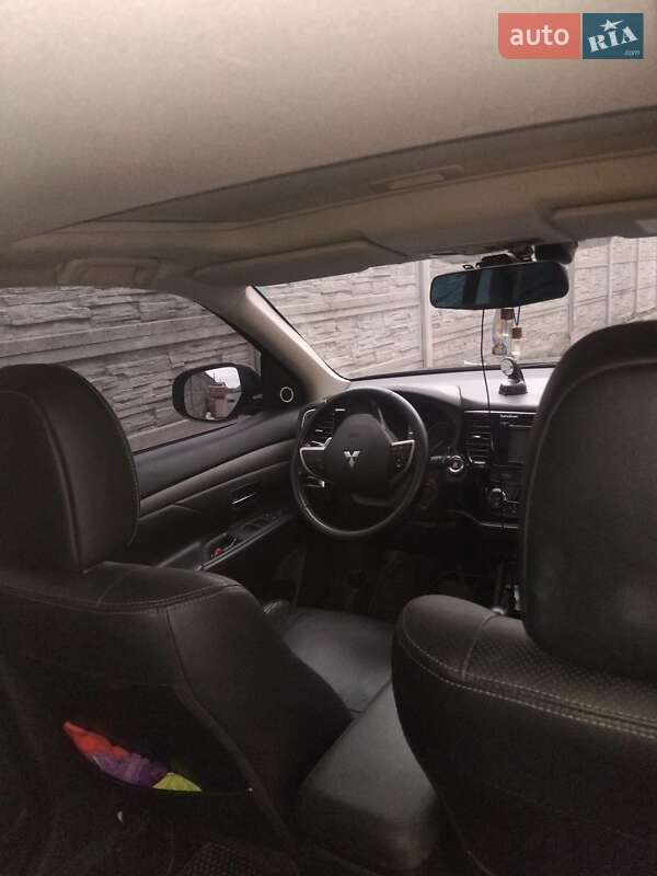 Внедорожник / Кроссовер Mitsubishi Outlander 2013 в Киеве фото 13 Внедорожник / Кроссовер Mitsubishi Outlander 2013 в Киеве