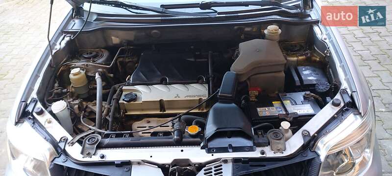 Внедорожник / Кроссовер Mitsubishi Outlander 2006 в Черновцах фото 9 Внедорожник / Кроссовер Mitsubishi Outlander 2006 в Черновцах