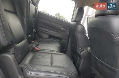 Внедорожник / Кроссовер Mitsubishi Outlander 2017 в 