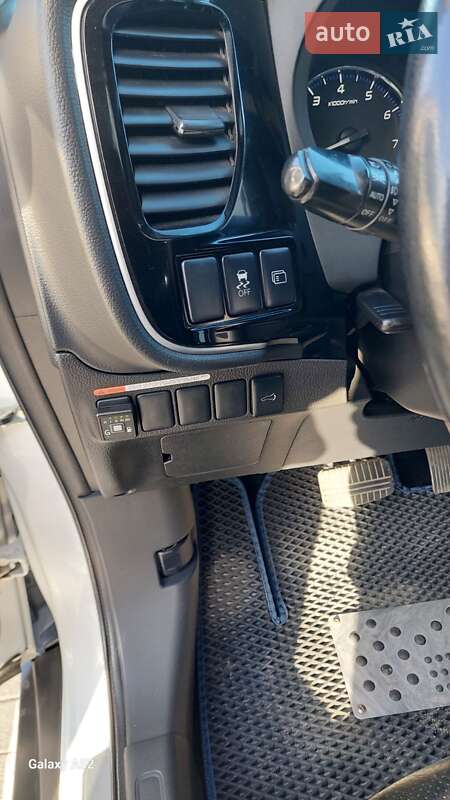 Позашляховик / Кросовер Mitsubishi Outlander 2013 в Миколаєві фото 24 Позашляховик / Кросовер Mitsubishi Outlander 2013 в Миколаєві