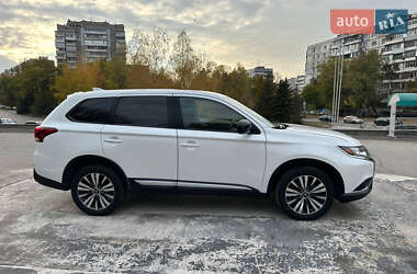 Позашляховик / Кросовер Mitsubishi Outlander 2020 в Запоріжжі