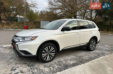Позашляховик / Кросовер Mitsubishi Outlander 2020 в  фото 7 Позашляховик / Кросовер Mitsubishi Outlander 2020 в