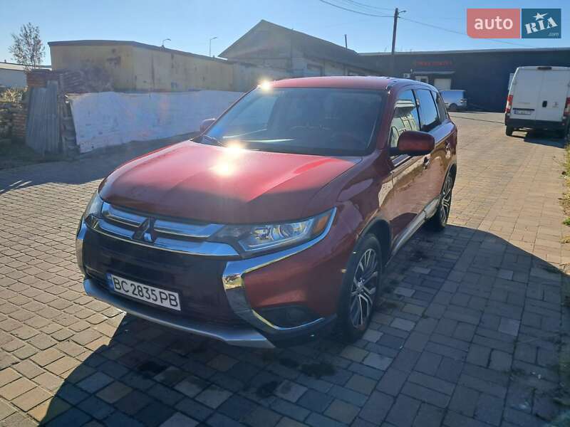 Внедорожник / Кроссовер Mitsubishi Outlander 2018 в Городке