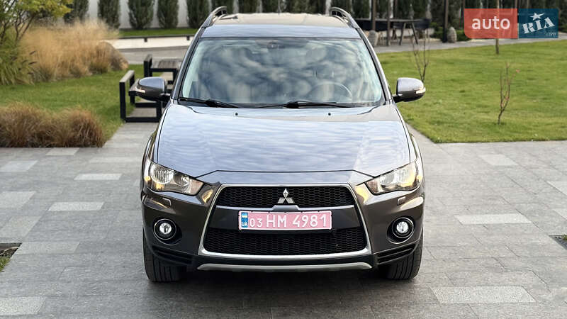 Внедорожник / Кроссовер Mitsubishi Outlander 2011 в Ровно