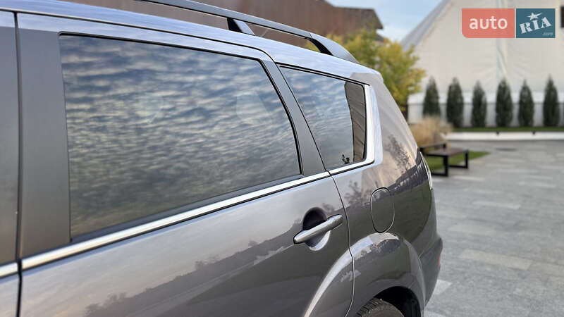 Внедорожник / Кроссовер Mitsubishi Outlander 2011 в Ровно