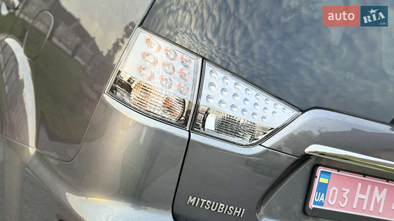 Внедорожник / Кроссовер Mitsubishi Outlander 2011 в Ровно