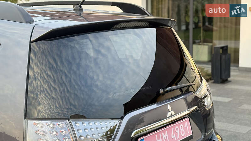 Внедорожник / Кроссовер Mitsubishi Outlander 2011 в Ровно