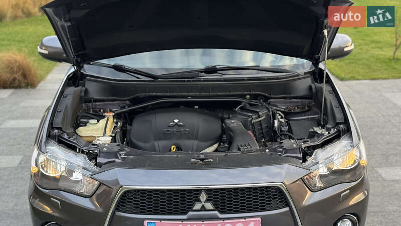 Внедорожник / Кроссовер Mitsubishi Outlander 2011 в Ровно