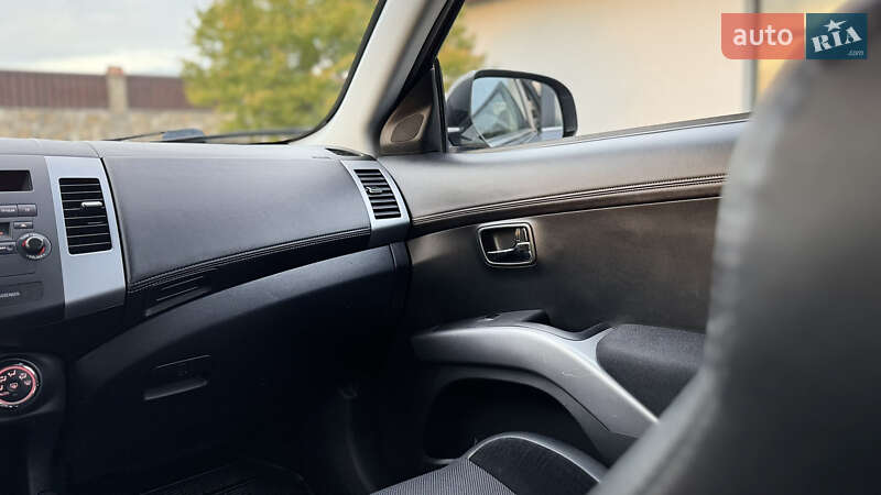 Внедорожник / Кроссовер Mitsubishi Outlander 2011 в Ровно