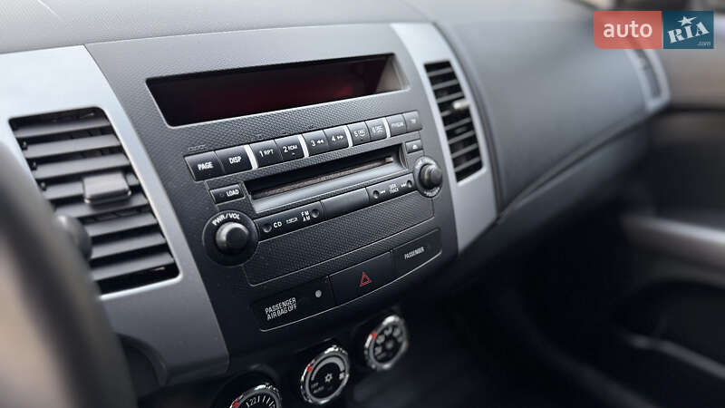 Внедорожник / Кроссовер Mitsubishi Outlander 2011 в Ровно