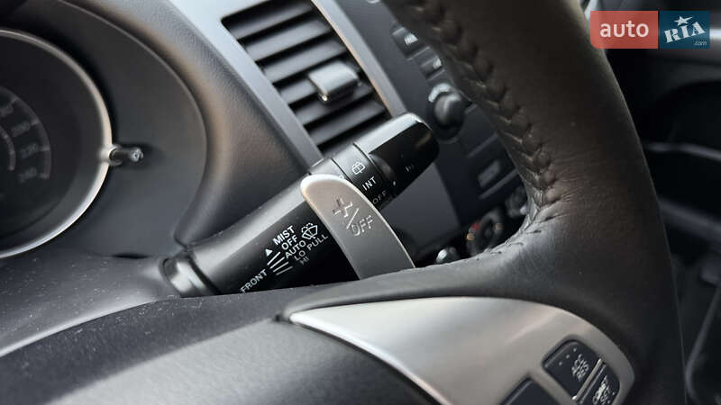 Внедорожник / Кроссовер Mitsubishi Outlander 2011 в Ровно