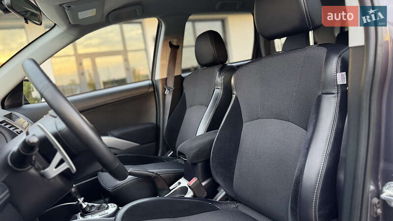 Внедорожник / Кроссовер Mitsubishi Outlander 2011 в Ровно