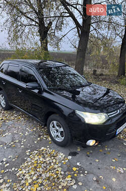 Позашляховик / Кросовер Mitsubishi Outlander 2014 в  фото 12 Позашляховик / Кросовер Mitsubishi Outlander 2014 в