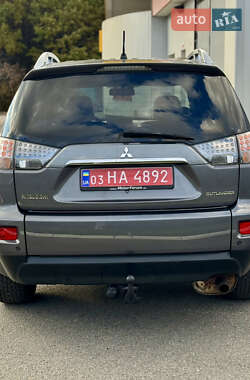 Внедорожник / Кроссовер Mitsubishi Outlander 2010 в 