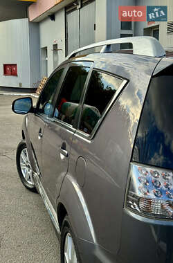 Внедорожник / Кроссовер Mitsubishi Outlander 2010 в 