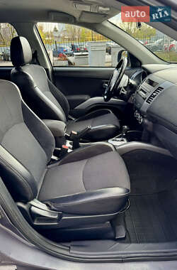Внедорожник / Кроссовер Mitsubishi Outlander 2010 в 