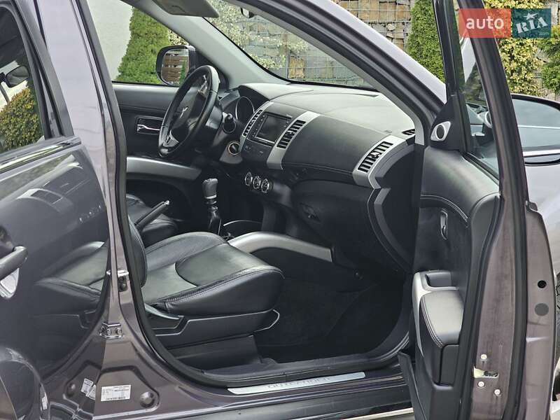 Позашляховик / Кросовер Mitsubishi Outlander 2011 в Стрию фото 23 Позашляховик / Кросовер Mitsubishi Outlander 2011 в Стрию