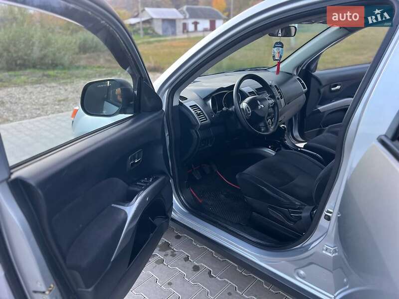 Позашляховик / Кросовер Mitsubishi Outlander 2007 в Косові фото 13 Позашляховик / Кросовер Mitsubishi Outlander 2007 в Косові