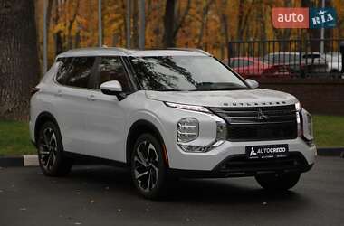 Внедорожник / Кроссовер Mitsubishi Outlander 2022 в 