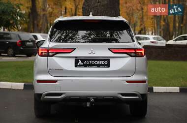 Внедорожник / Кроссовер Mitsubishi Outlander 2022 в 