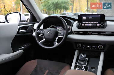 Внедорожник / Кроссовер Mitsubishi Outlander 2022 в 