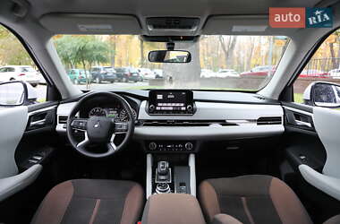 Внедорожник / Кроссовер Mitsubishi Outlander 2022 в 