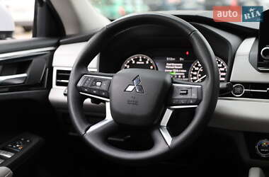 Внедорожник / Кроссовер Mitsubishi Outlander 2022 в 