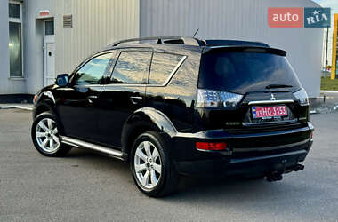 Внедорожник / Кроссовер Mitsubishi Outlander 2012 в 