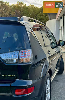 Внедорожник / Кроссовер Mitsubishi Outlander 2012 в 