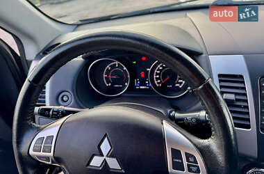 Внедорожник / Кроссовер Mitsubishi Outlander 2012 в 