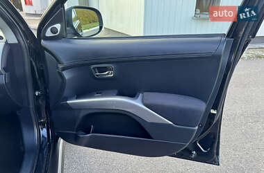 Внедорожник / Кроссовер Mitsubishi Outlander 2012 в 