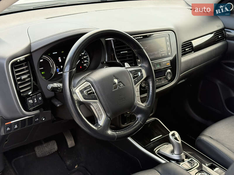 Позашляховик / Кросовер Mitsubishi Outlander 2018 в Києві фото 71 Позашляховик / Кросовер Mitsubishi Outlander 2018 в Києві