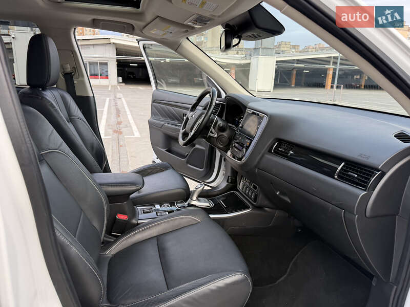 Позашляховик / Кросовер Mitsubishi Outlander 2018 в Києві фото 81 Позашляховик / Кросовер Mitsubishi Outlander 2018 в Києві