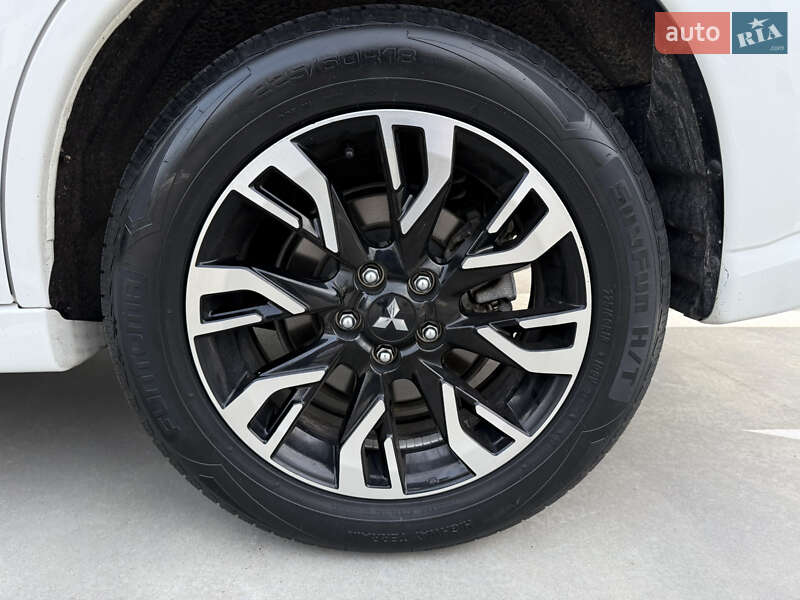 Позашляховик / Кросовер Mitsubishi Outlander 2018 в Києві фото 95 Позашляховик / Кросовер Mitsubishi Outlander 2018 в Києві