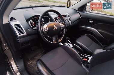 Внедорожник / Кроссовер Mitsubishi Outlander 2010 в 
